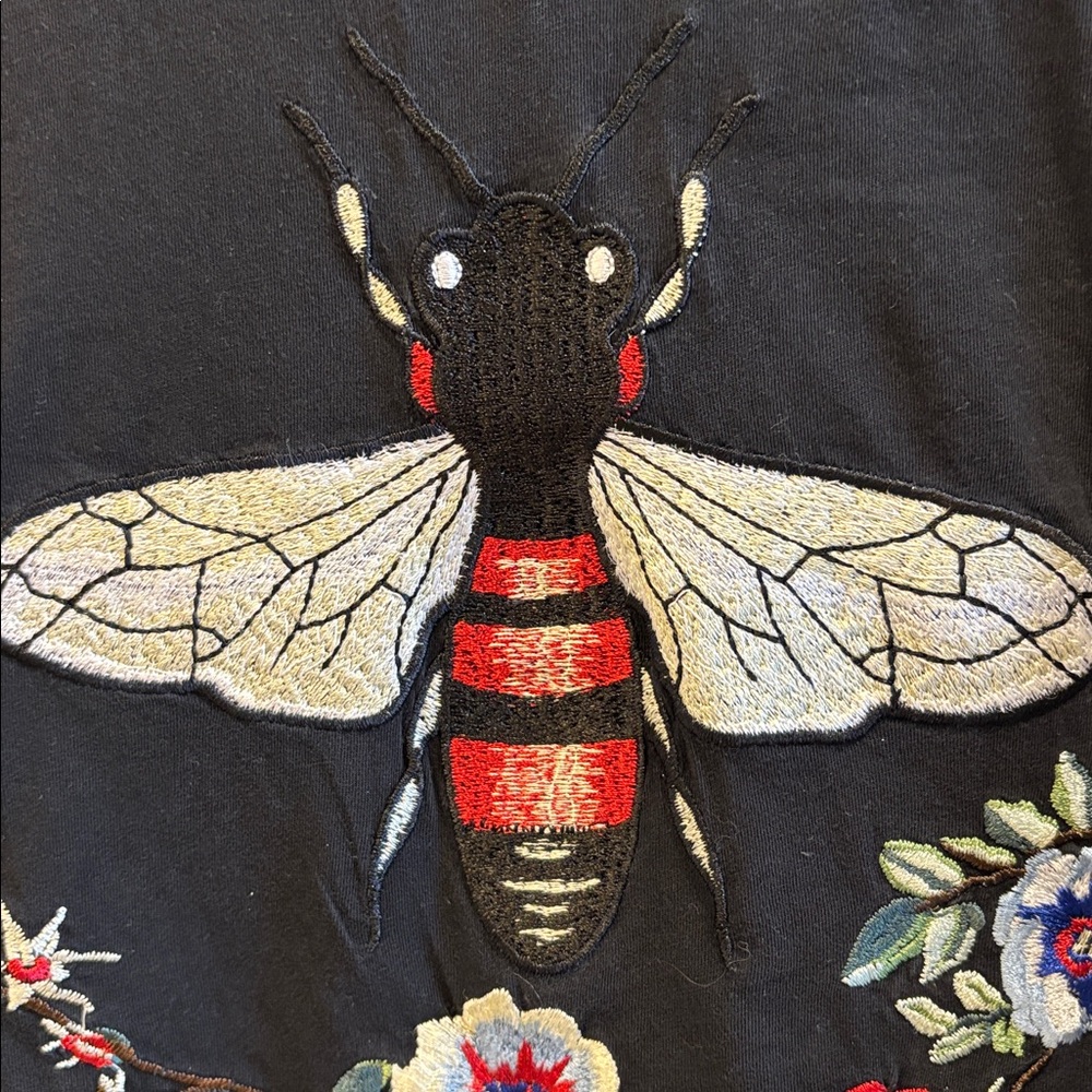 GUCCI BLACK S/S TEE SHIRT WITH BLIND FOR LOVE IN BLUE SEQUINS EMBROIDERED BEE - Picture 9 of 16